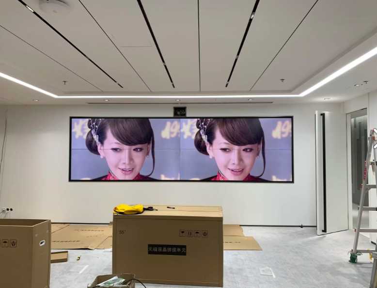 坐標深圳55寸無縫拼接屏2X4組合展示項目案例