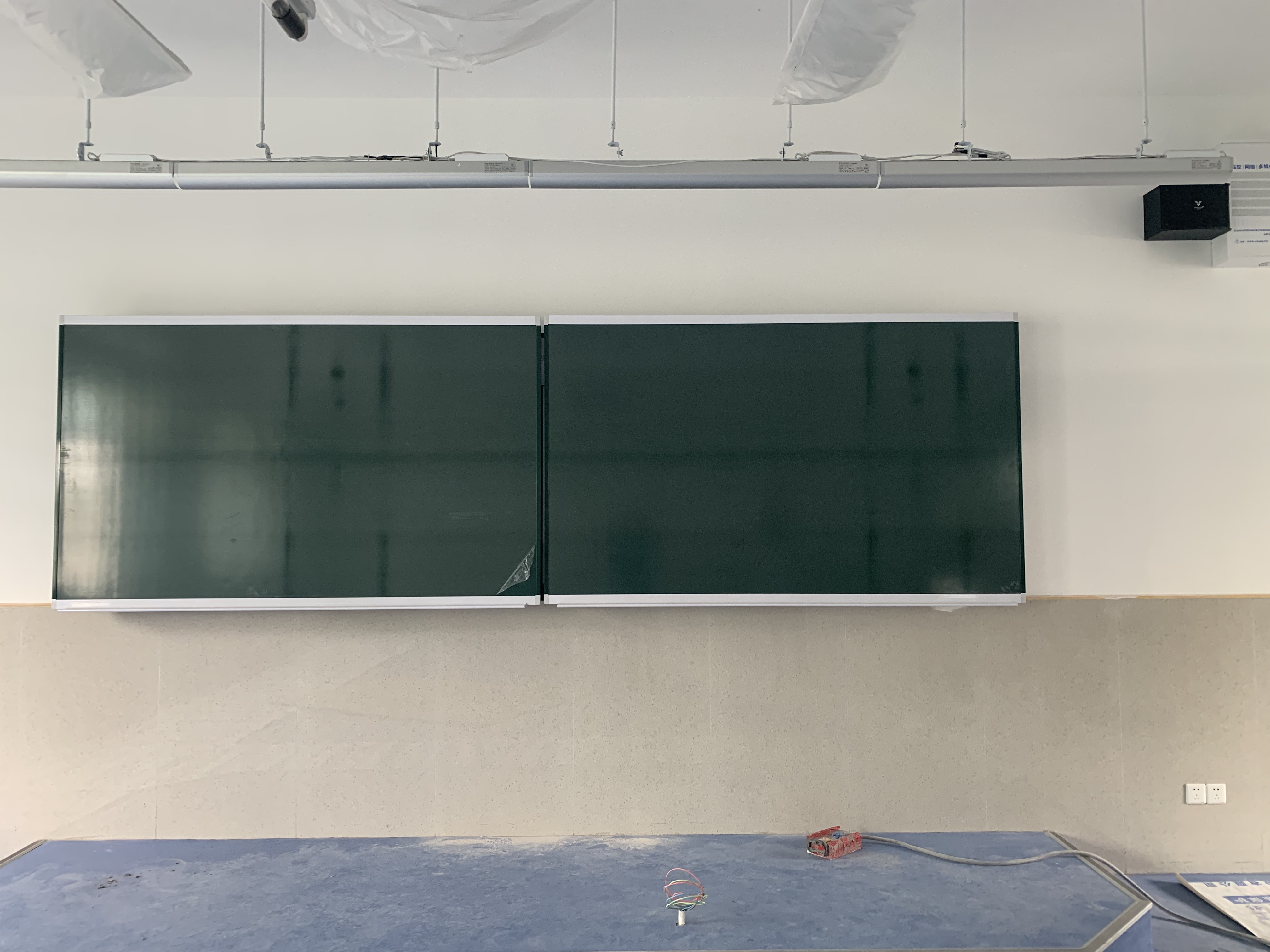 智慧黑板/電子白板/教學觸摸一體機/會議平板/會議一體機/推拉黑板廠家